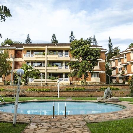 Golf Course Apartments 캄팔라 외부 사진