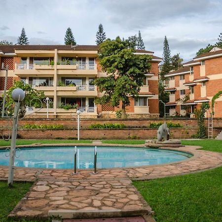 Golf Course Apartments 캄팔라 외부 사진