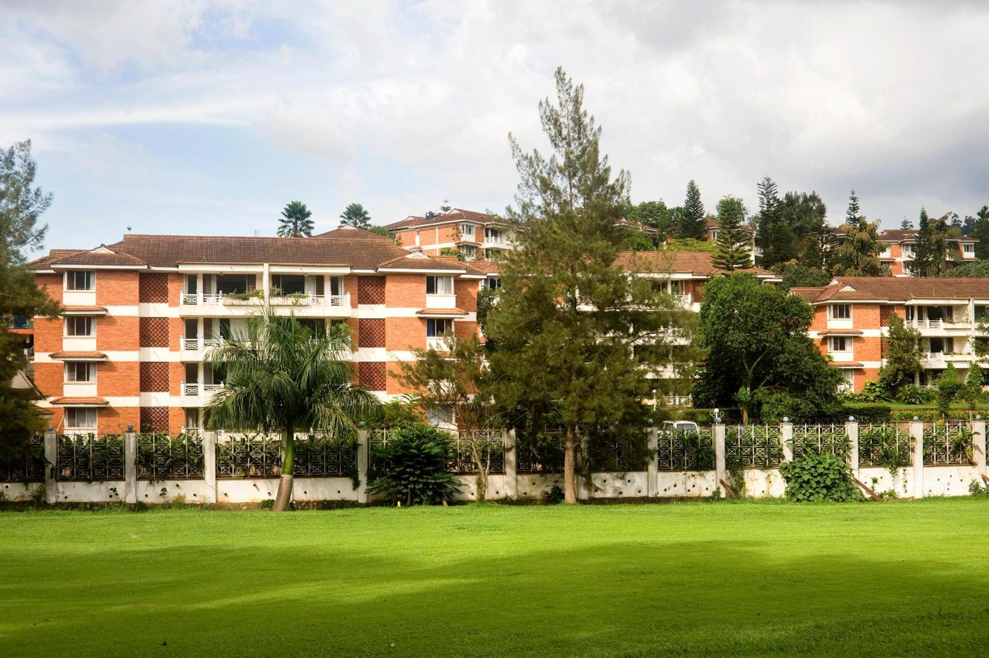 Golf Course Apartments 캄팔라 외부 사진