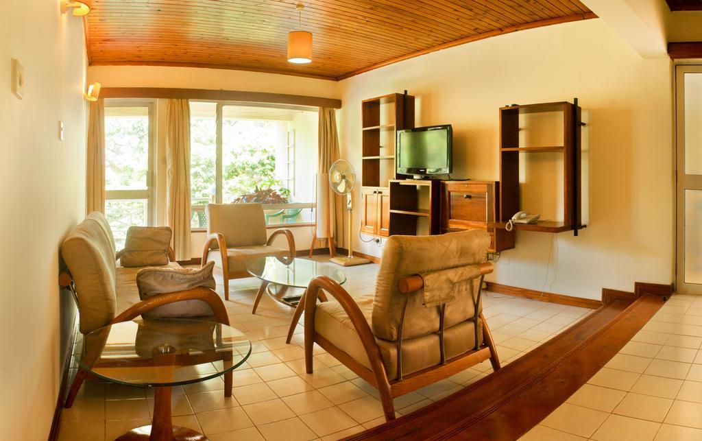 Golf Course Apartments 캄팔라 외부 사진