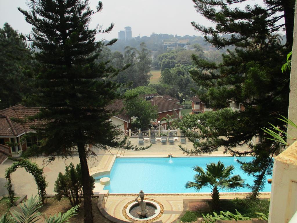 Golf Course Apartments 캄팔라 외부 사진