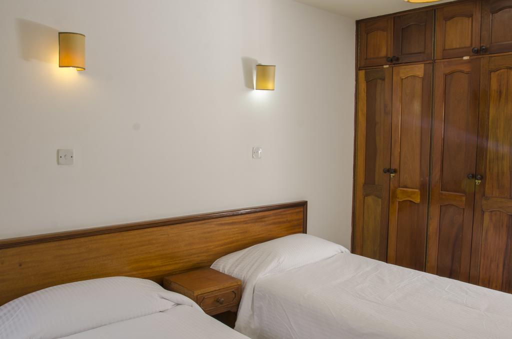 Golf Course Apartments 캄팔라 외부 사진