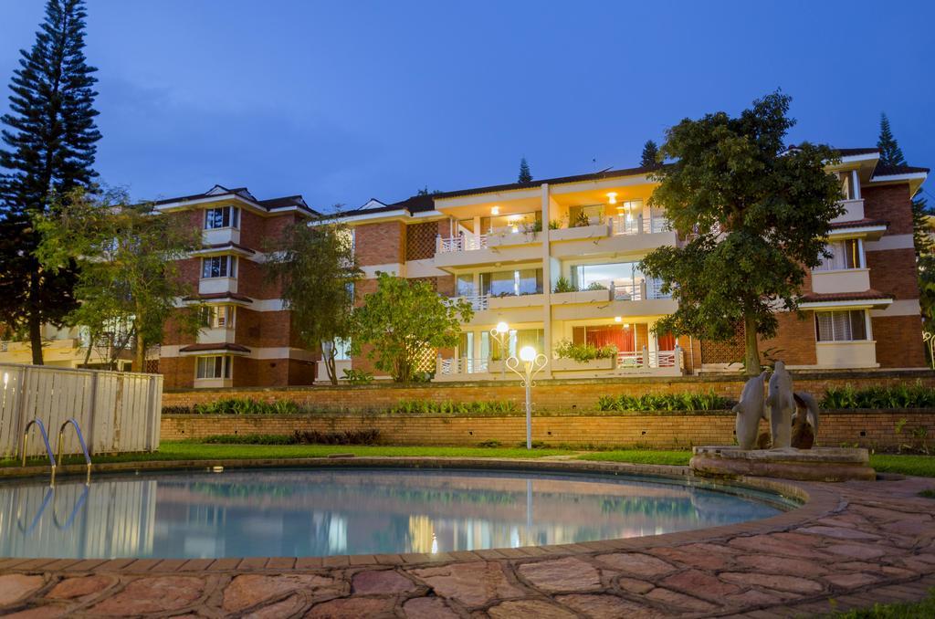 Golf Course Apartments 캄팔라 외부 사진