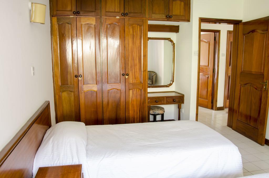 Golf Course Apartments 캄팔라 외부 사진