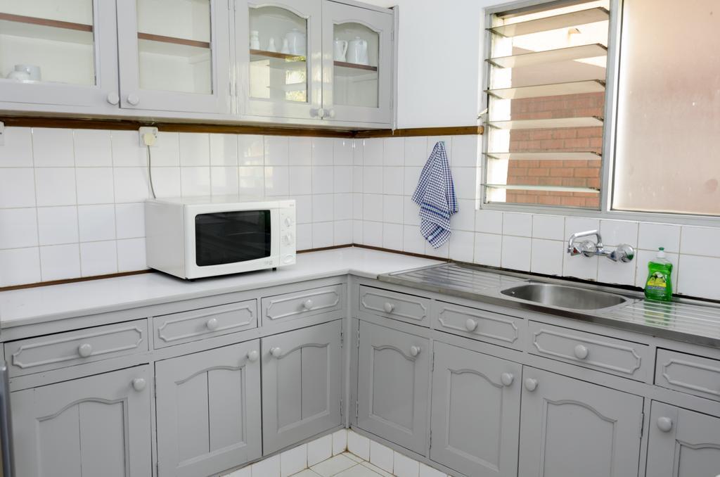 Golf Course Apartments 캄팔라 외부 사진