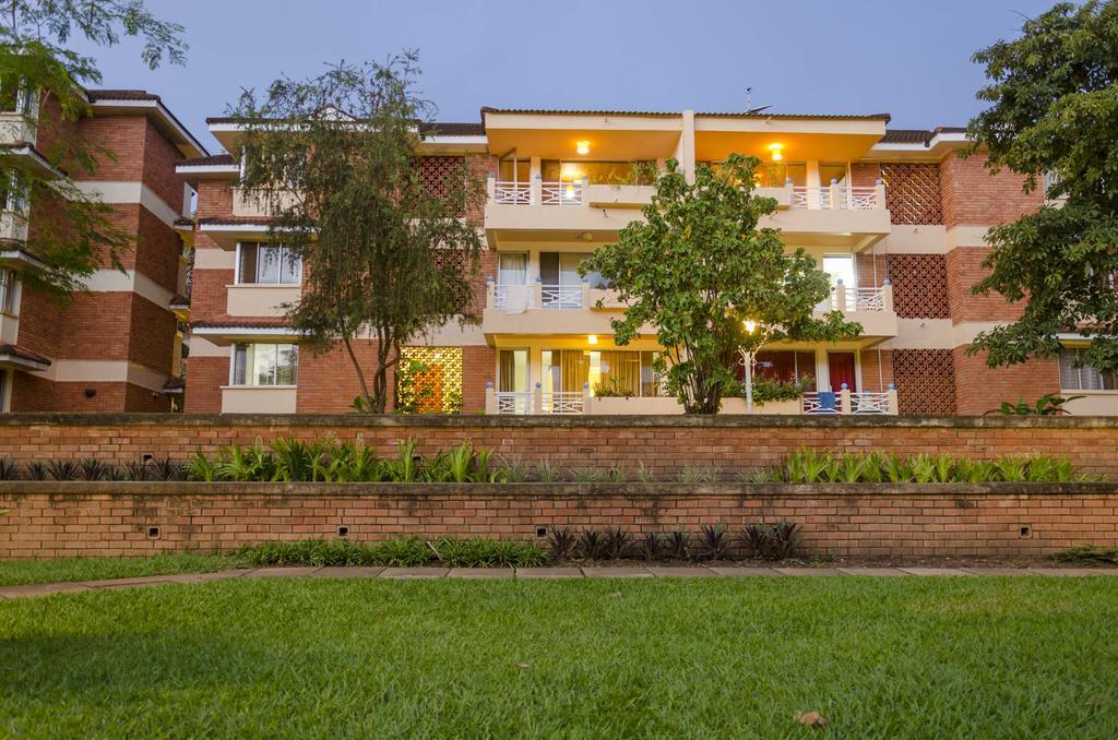 Golf Course Apartments 캄팔라 외부 사진