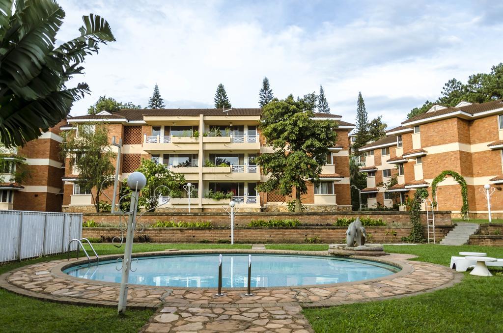 Golf Course Apartments 캄팔라 외부 사진